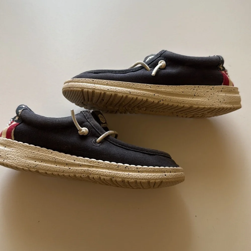Hey Dude Americana casual slip on shoes 9 - Picture 2 of 3